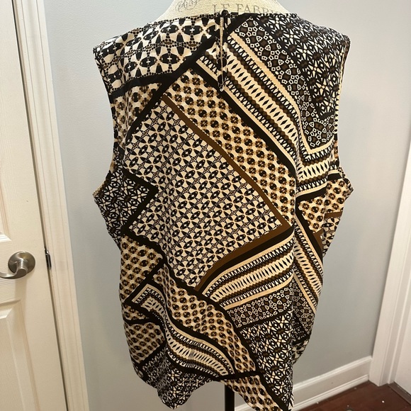 Patterned Top - Picture 4 of 5